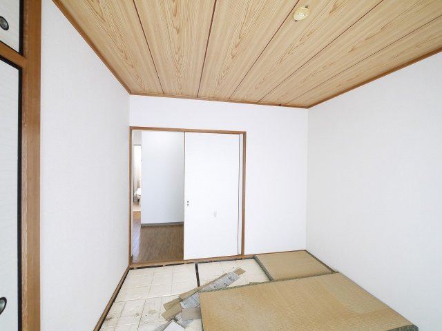 エミエール西大寺の和室|畳の上でゆっくりとくつろげる和室です