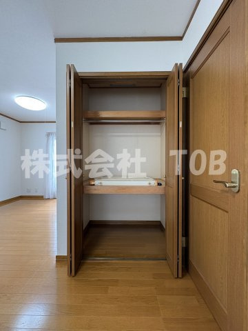 【収納】 | 上北沢三丁目一戸建-定期借家2年- | 2F　洋室10.1帖　収納①※クリーニング完了前※