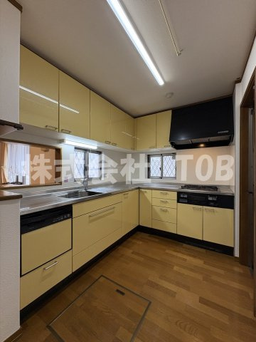 【キッチン】 | 上北沢三丁目一戸建-定期借家2年- | 1F　K4.7帖　ガス3口グリル、食洗器付き※クリーニング完了前※