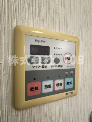【設備】 | 上北沢三丁目一戸建-定期借家2年- | 1F　浴室乾燥機リモコン※クリーニング完了前※