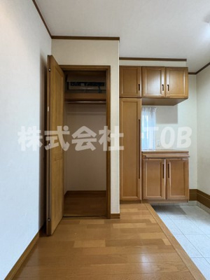 【収納】 | 上北沢三丁目一戸建-定期借家2年- | 1F　玄関ホール　収納※クリーニング完了前※