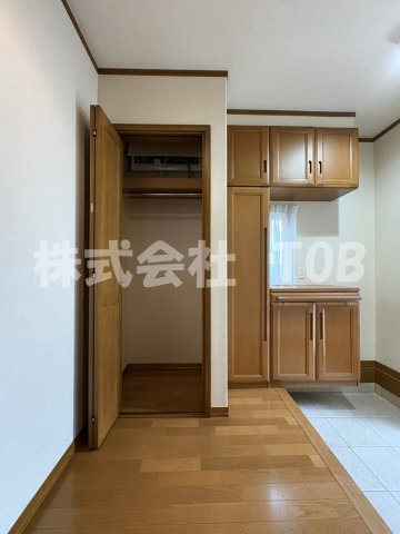 【収納】 | 上北沢三丁目一戸建-定期借家2年- | 1F　玄関ホール　収納※クリーニング完了前※