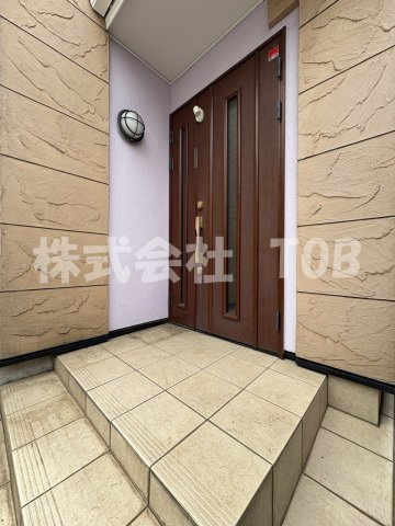【その他】 | 上北沢三丁目一戸建-定期借家2年- | 1F　玄関ドア