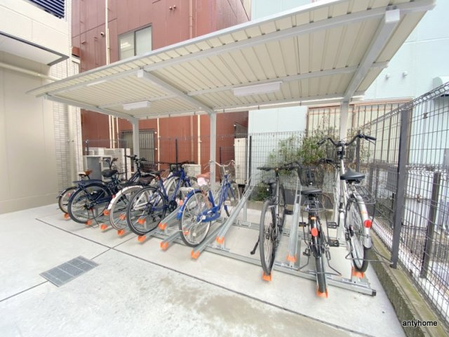 フェリシア江坂　仲介手数料無料の駐車場