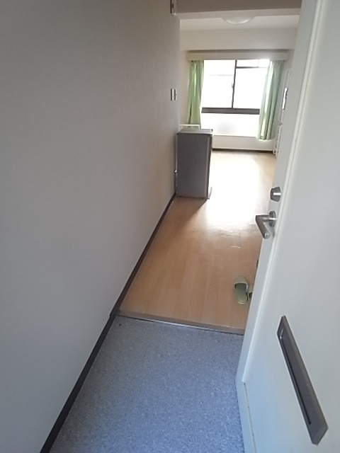 クリフサイド西岡本の玄関