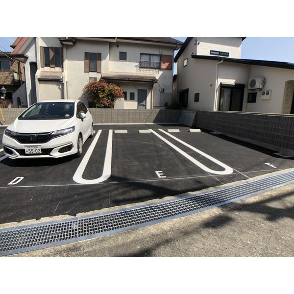 コントレイルの駐車場