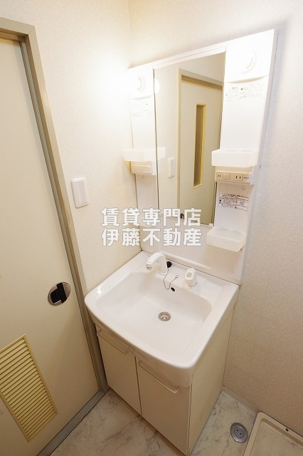 ファミール八代の洗面所