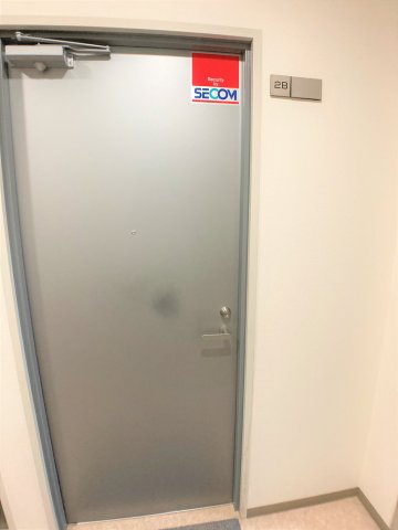 センチュリービルの玄関