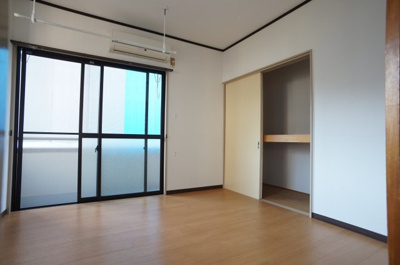 【設備】 | 板橋ハイツ | 洋室収納と室内物干しついております。