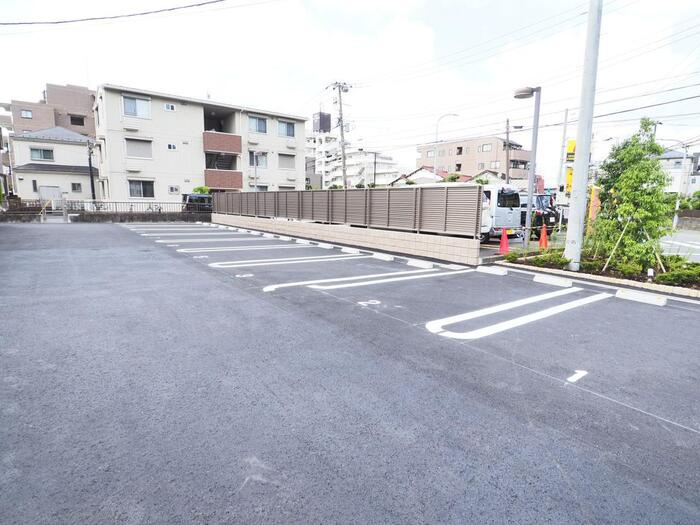 ビアンカ日吉Ⅲの駐車場