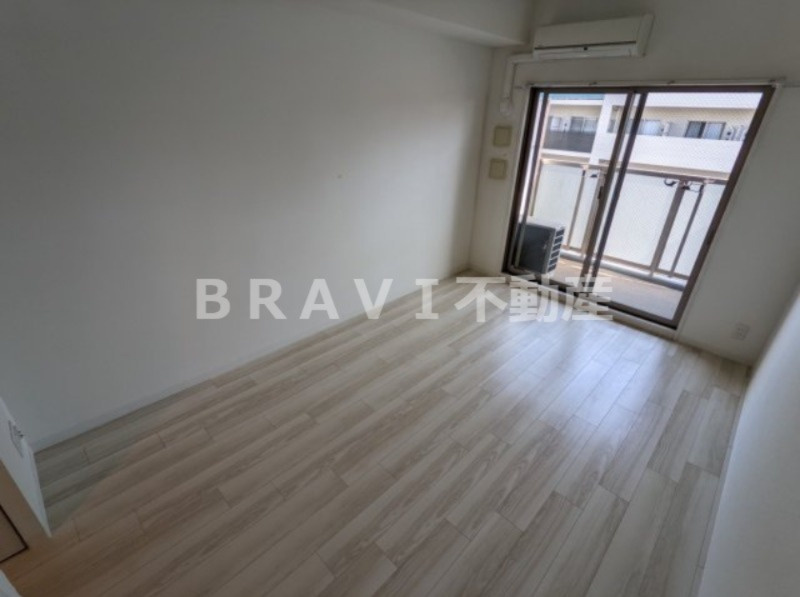 エスリード谷町四丁目 BRAVI不動産の居間・リビング