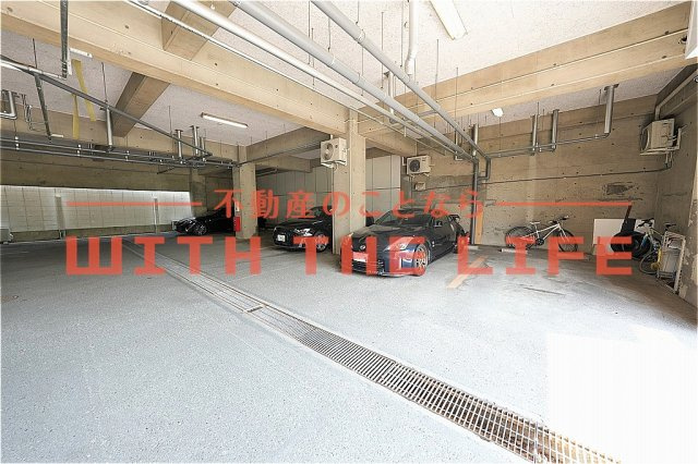 リーベルコート【10，000円キャッシュバック対象物件】の駐車場|駐車場があるので、車を買う予定の方も安心です