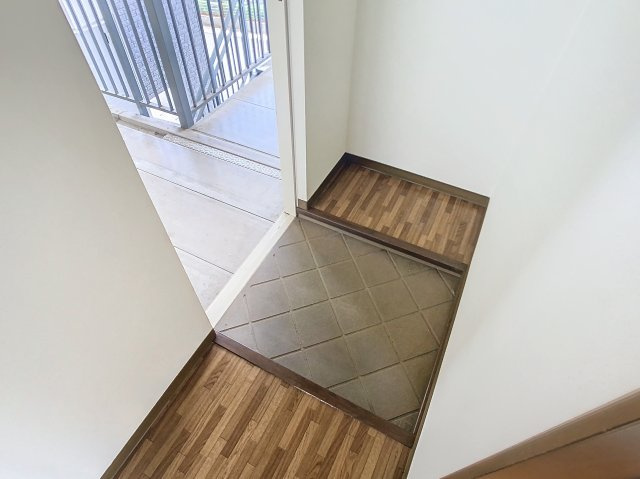 メゾンロイヤルＡの玄関