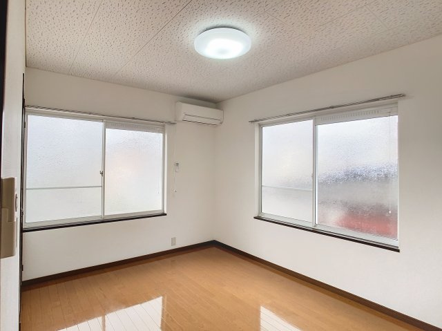 メゾンロイヤルＡの居間・リビング