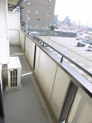 エクセル東櫛原【10,000円キャッシュバック対象物件】のバルコニー|バルコニーからの眺めを楽しみながら食事をしませんか