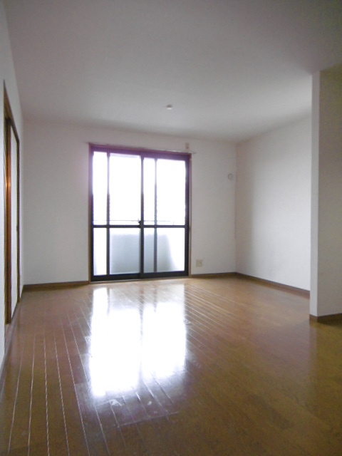 エクセル東櫛原【10,000円キャッシュバック対象物件】の居間・リビング|こちらのリビングで趣味の時間をお楽しみください