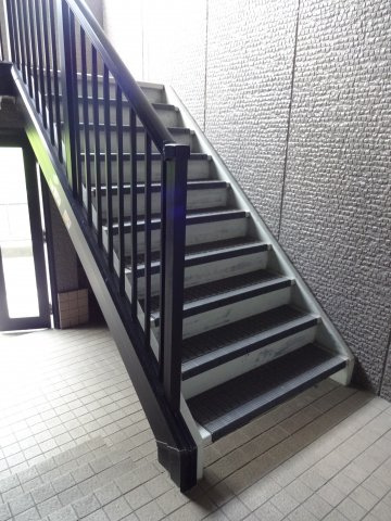 エクセル東櫛原【10,000円キャッシュバック対象物件】のロビー|階段です