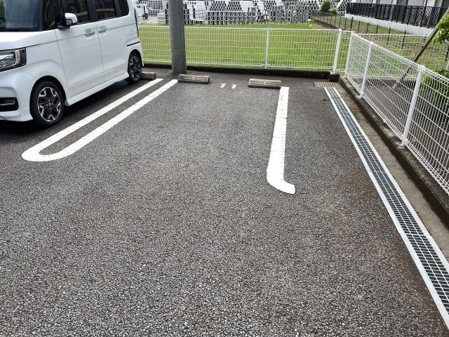 ココメロ　Ｖの駐車場