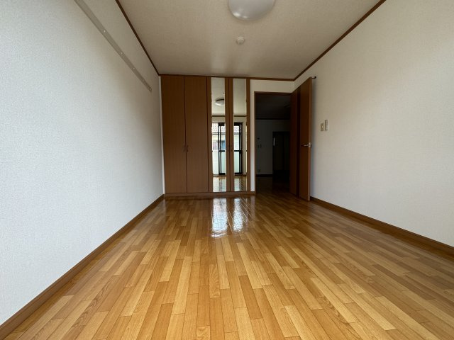 サンヒルズの洋室|洋室6.1帖