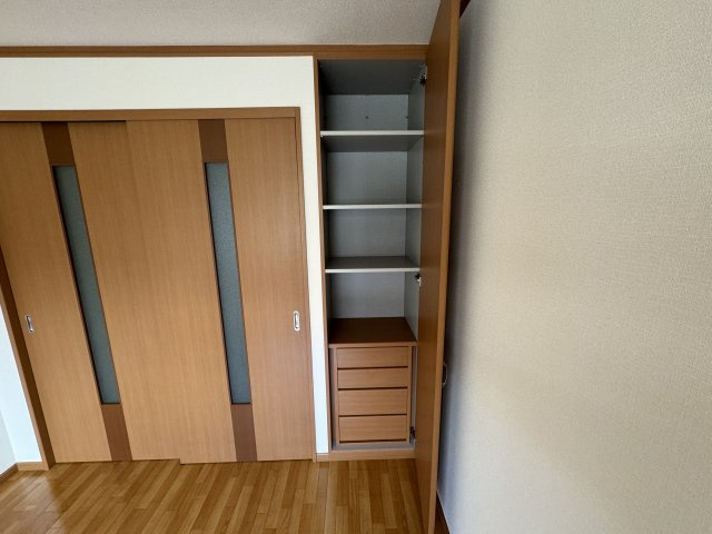 サンヒルズの収納|洋室5.8帖・収納