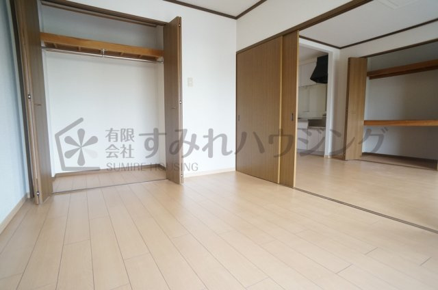 インペリアル中田の居間・リビング|参考、同建物・反転間取りの号室