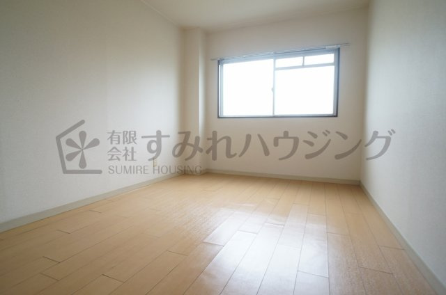 インペリアル中田の寝室|参考、同建物・反転間取りの号室