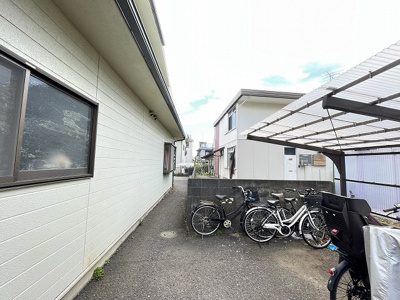 【その他共用部分】 | 緑台ビレッジⅡ | 屋根付きの駐輪場で雨が降っても大切な自転車が濡れなくてすみますね♪駅まで自転車もおすすめです！