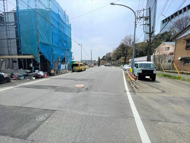 【横浜市旭区白根２丁目44-2新築戸建てA号棟】★仲介手数料無料★（不動丸小学校・鶴ヶ峰中学校）の前面道路含む現地写真|「Ag抗菌クロスコーティング」無償実施物件です！