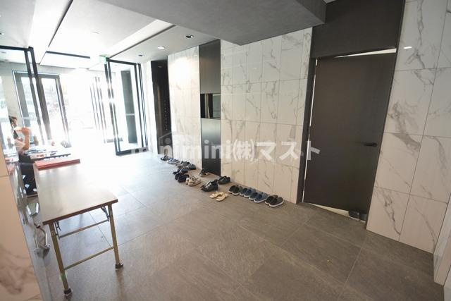 グランカリテ九条南のロビー