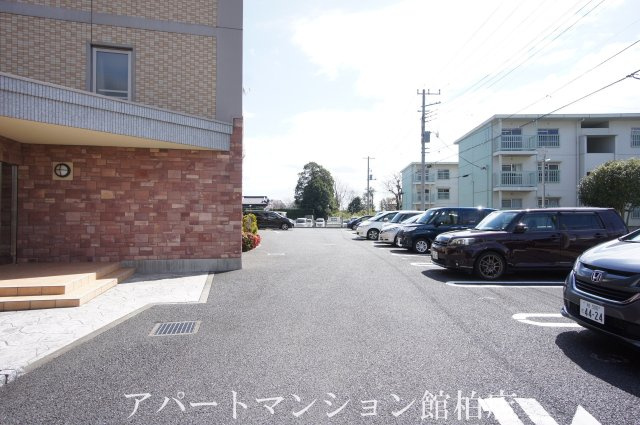 ハーモニーの駐車場