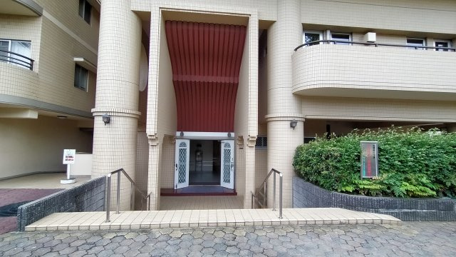 シャトー・サンパークスクエアのエントランス|おしゃれなエントランスです。