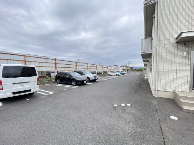 アゼリアの駐車場