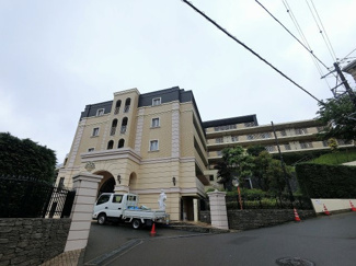 【外観】 | 総戸数１４１戸、２００５年８月築、管理人は日勤勤務につき管理体制良好です♪