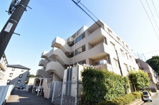 【外観】 | 総戸数３０戸、２０００年１月築、管理人は巡回勤務につき管理体制良好です♪