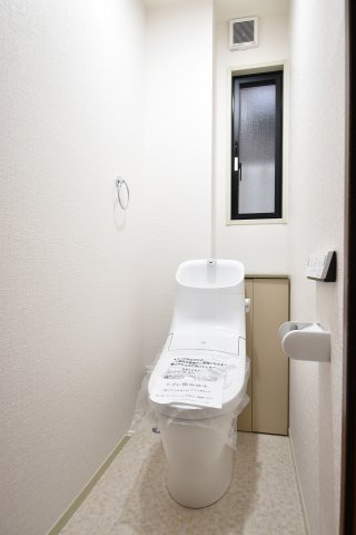 【トイレ】 | 井の頭公園も徒歩圏！～大和ハウス施工のリフォーム住宅～ | 一階リビング、水廻りも集約のリフォーム済４LDK＋P！南側には広々としたお庭、主寝室にはウォークインクローゼットと魅力が詰まった一戸建てです♪♪