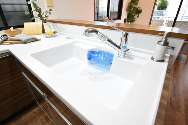 【キッチン】 | 井の頭公園も徒歩圏！～大和ハウス施工のリフォーム住宅～ | 一階リビング、水廻りも集約のリフォーム済４LDK＋P！南側には広々としたお庭、主寝室にはウォークインクローゼットと魅力が詰まった一戸建てです♪♪