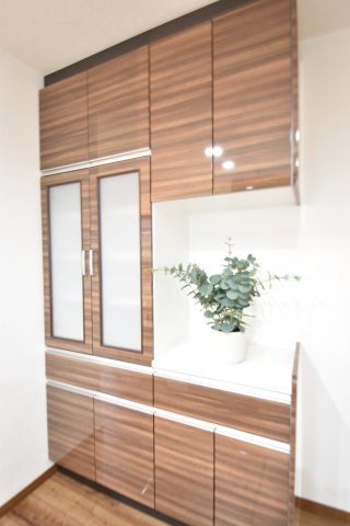 【収納】 | 井の頭公園も徒歩圏！～大和ハウス施工のリフォーム住宅～ | 一階リビング、水廻りも集約のリフォーム済４LDK＋P！南側には広々としたお庭、主寝室にはウォークインクローゼットと魅力が詰まった一戸建てです♪♪