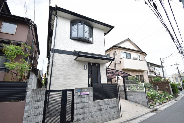 【外観】 | 井の頭公園も徒歩圏！～大和ハウス施工のリフォーム住宅～ | 一階リビング、水廻りも集約のリフォーム済４LDK＋P！南側には広々としたお庭、主寝室にはウォークインクローゼットと魅力が詰まった一戸建てです♪♪