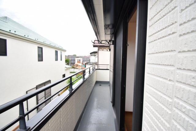 【バルコニー】 | 井の頭公園も徒歩圏！～大和ハウス施工のリフォーム住宅～ | 一階リビング、水廻りも集約のリフォーム済４LDK＋P！南側には広々としたお庭、主寝室にはウォークインクローゼットと魅力が詰まった一戸建てです♪♪