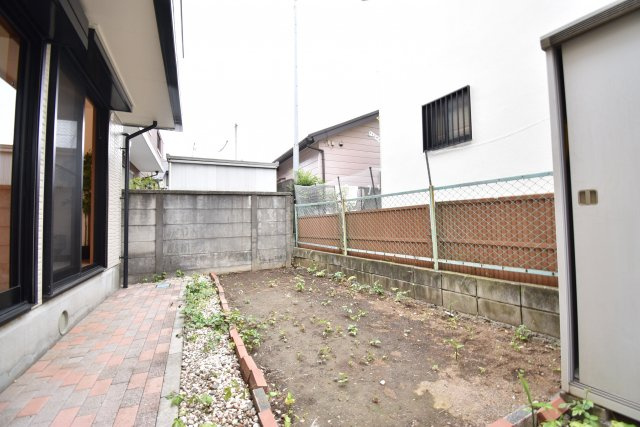 【庭】 | 井の頭公園も徒歩圏！～大和ハウス施工のリフォーム住宅～ | 一階リビング、水廻りも集約のリフォーム済４LDK＋P！南側には広々としたお庭、主寝室にはウォークインクローゼットと魅力が詰まった一戸建てです♪♪