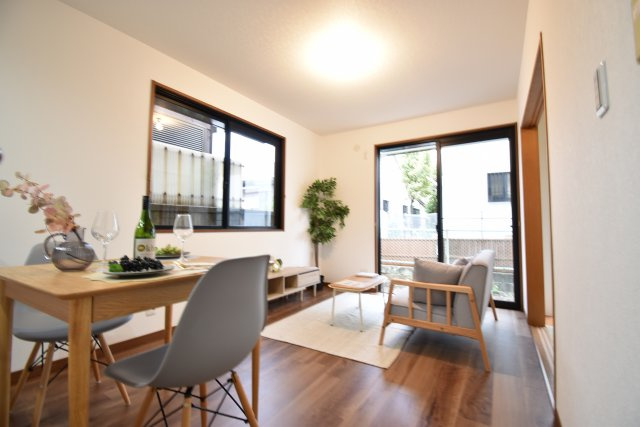 【居間・リビング】 | 井の頭公園も徒歩圏！～大和ハウス施工のリフォーム住宅～ | 一階リビング、水廻りも集約のリフォーム済４LDK＋P！南側には広々としたお庭、主寝室にはウォークインクローゼットと魅力が詰まった一戸建てです♪♪