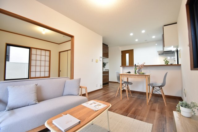 【居間・リビング】 | 井の頭公園も徒歩圏！～大和ハウス施工のリフォーム住宅～ | 一階リビング、水廻りも集約のリフォーム済４LDK＋P！南側には広々としたお庭、主寝室にはウォークインクローゼットと魅力が詰まった一戸建てです♪♪