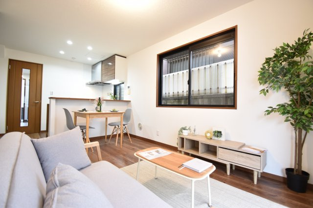 【居間・リビング】 | 井の頭公園も徒歩圏！～大和ハウス施工のリフォーム住宅～ | 一階リビング、水廻りも集約のリフォーム済４LDK＋P！南側には広々としたお庭、主寝室にはウォークインクローゼットと魅力が詰まった一戸建てです♪♪