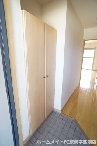 グランディール小山Ⅰの玄関