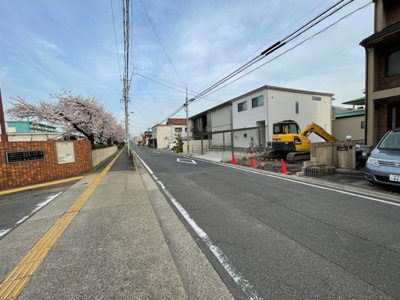 【前面道路含む現地写真】 | 守山区瀬古 全1棟 1号棟＜仲介手数料無料＞瀬古小・守山西中　新築一戸建て | 3/30撮影
住宅ローンアドバイザーの村田です。住宅ローン審査が通らなかった方、あきらめる前にご相談ください。