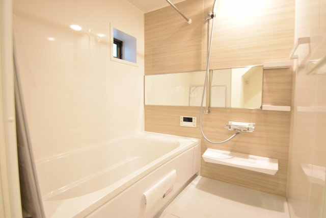 【内観：施工例】 | 「梅ヶ丘」徒歩８分♪ 広々４LDK 固定階段式小屋裏収納付の新築戸建♪ | 売主施工例(浴室)