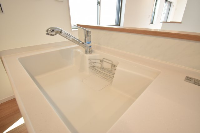 【内観：施工例】 | 「梅ヶ丘」徒歩８分♪ 広々４LDK 固定階段式小屋裏収納付の新築戸建♪ | 売主施工例(キッチンシンク)