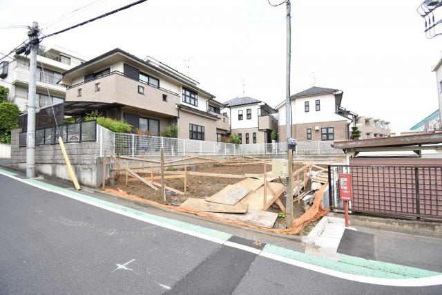 【外観】 | 「梅ヶ丘」徒歩８分♪ 広々４LDK 固定階段式小屋裏収納付の新築戸建♪ | 販売現地 全2棟