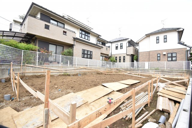 【外観】 | 「梅ヶ丘」徒歩８分♪ 広々４LDK 固定階段式小屋裏収納付の新築戸建♪ | 販売現地 全2棟