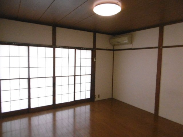 サンハイム荒楯の洋室